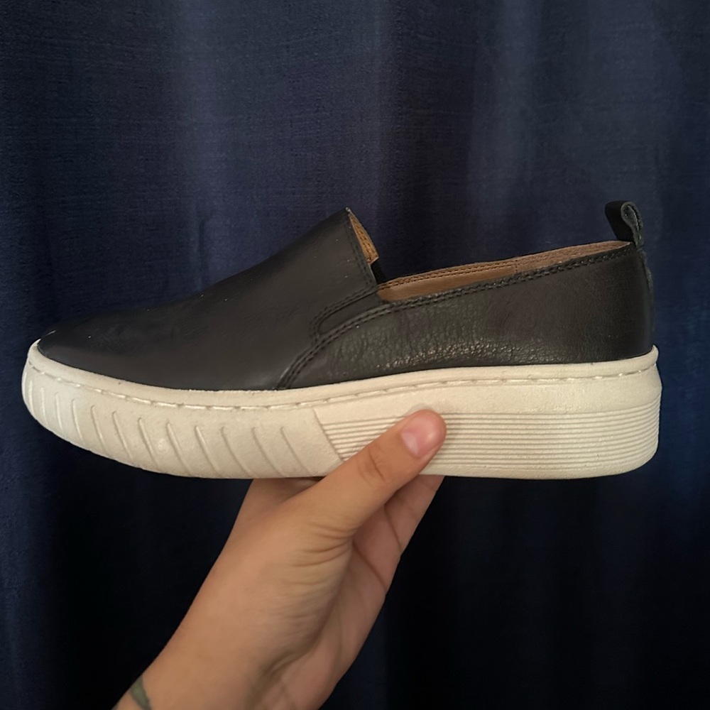 Black comfy shoes